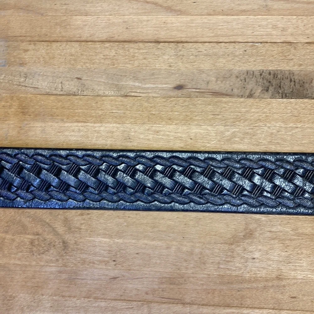 Cabela’s black leather braided tooled leather belt distressed size 46 brass